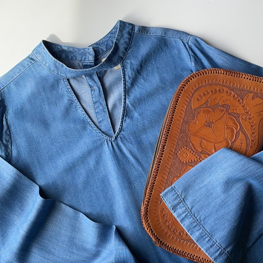 ANTHROPOLOGIE Cloth & Stone Long Sleeve Chambray Blouse. Size M